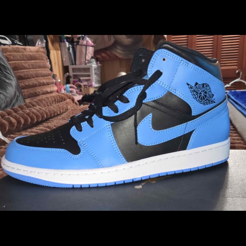Jordan 1 Mid Men’s Shoes - Black and Blue